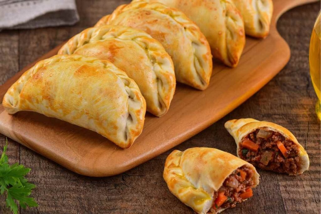 Empanadas argentines de carne sacrées meilleures du monde par Taste Atlas, chaussons traditionnels farcis viande de boeuf Chez Gardel Toulouse
